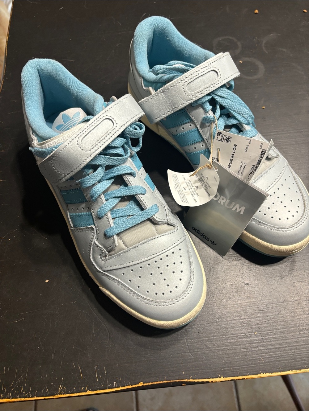 adidas forum 84 Light Blue & silver  Low-Top Sneakers with Strap
